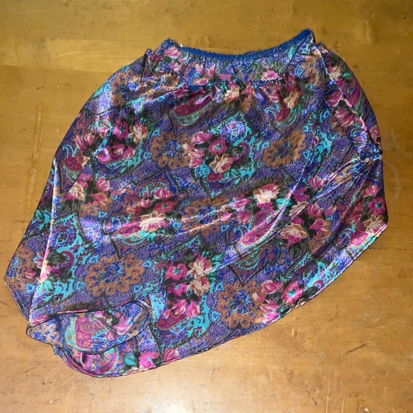 Flowy Patterned Shorts - Picture 2 of 3